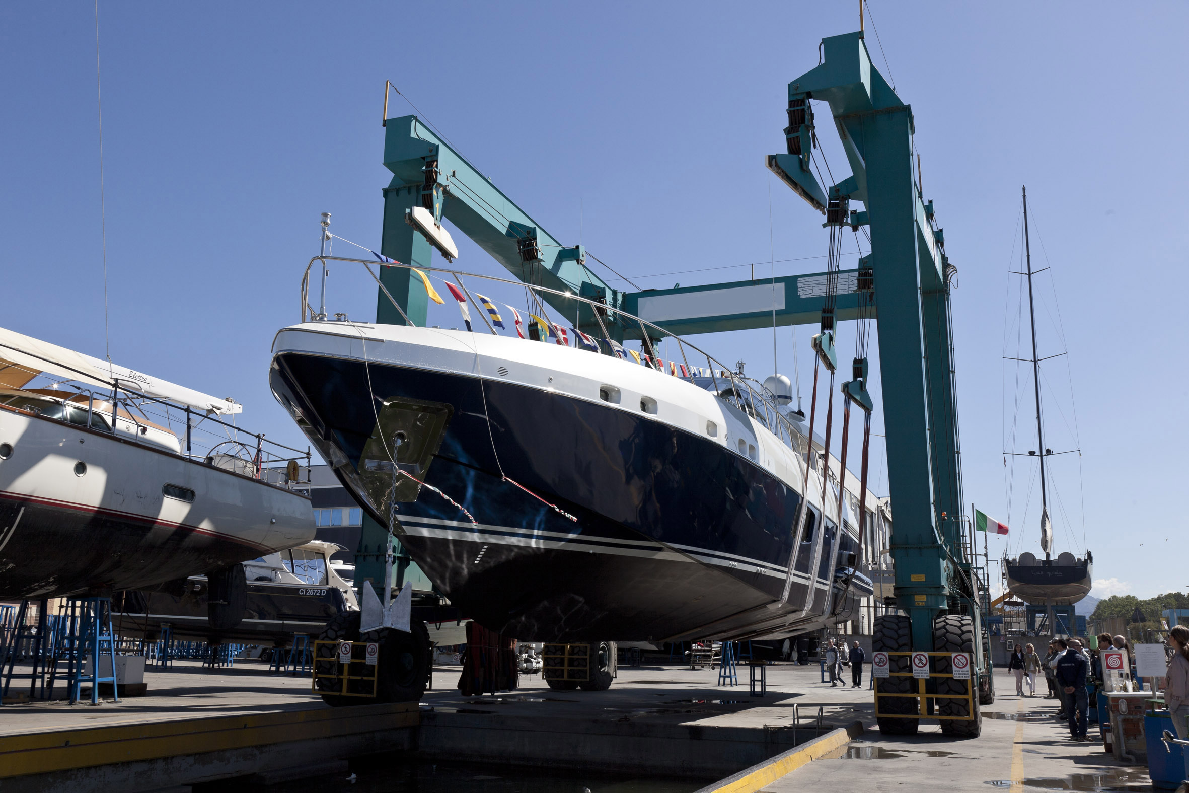 mangusta yacht wiki